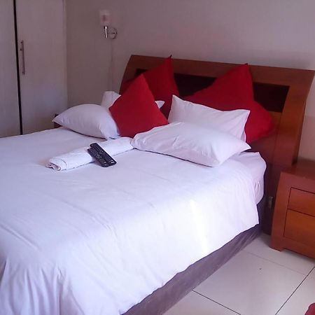 Super Classic Guest House Pretoria-Noord Buitenkant foto
