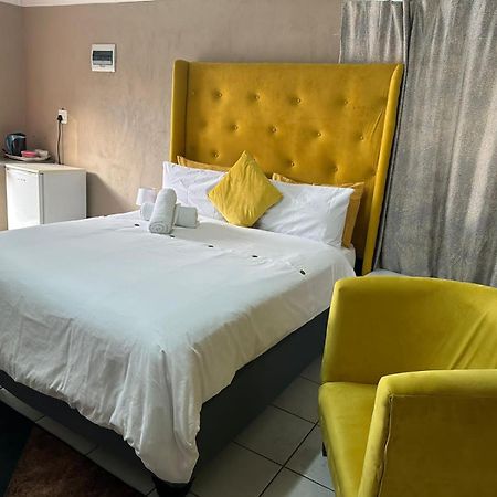 Super Classic Guest House Pretoria-Noord Buitenkant foto