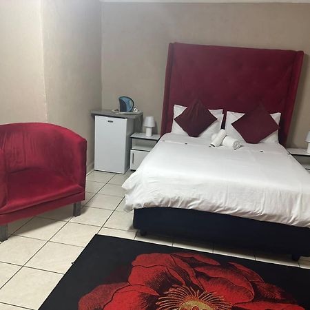 Super Classic Guest House Pretoria-Noord Buitenkant foto