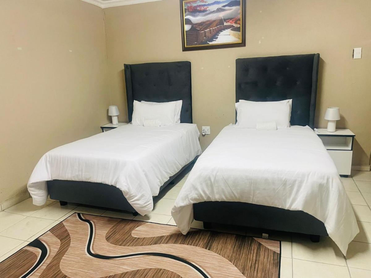 Super Classic Guest House Pretoria-Noord Buitenkant foto