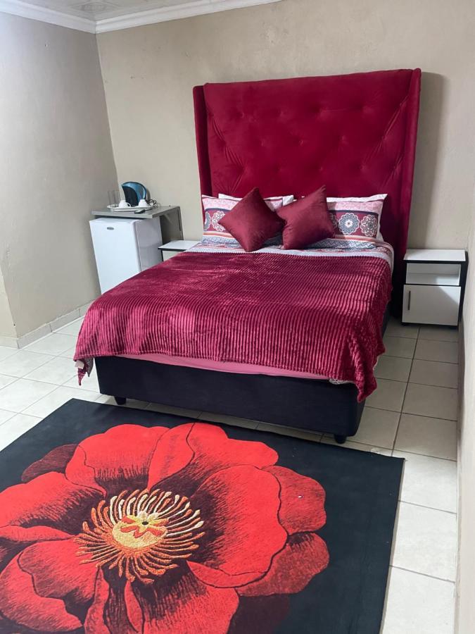 Super Classic Guest House Pretoria-Noord Buitenkant foto